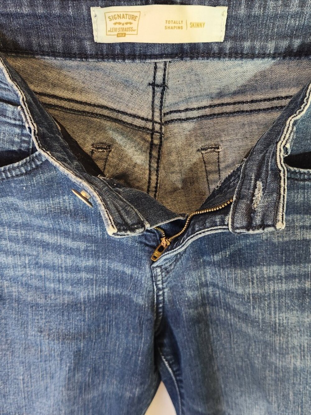 Signature by Levi Strauss Totally Shaping Skinny Jeans Size 6M W28 L30 Blue - Picture 6 of 15